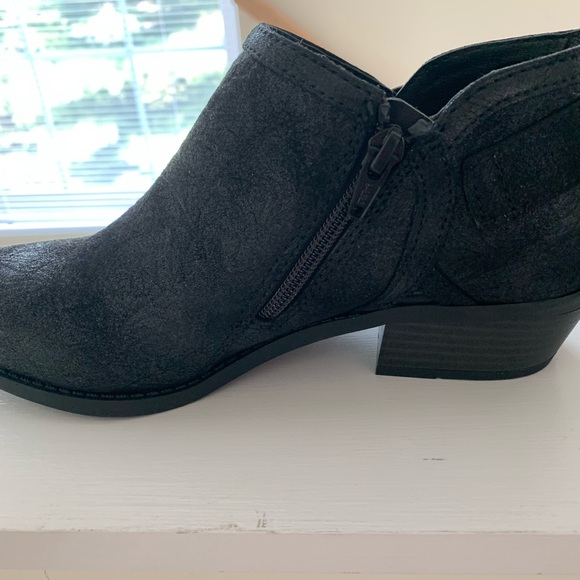 NWOT White mountain brand ankle booties. - Picture 3 of 11